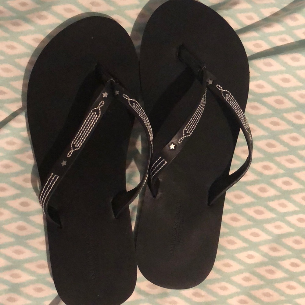 American Eagle flip flops